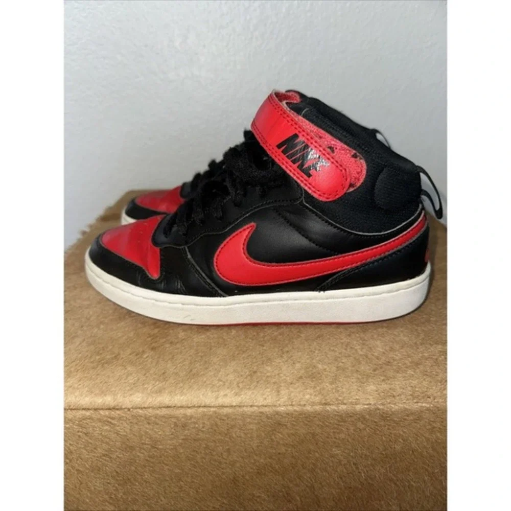 NIKE Kids‎ COURT BOROUGH Mid 2 BLACK/RED/WHITE Leather BASKETBALL SNEAKERS 6.5